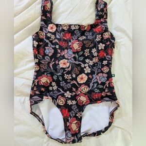 Lucky Leo adult XL English Garden crescent.